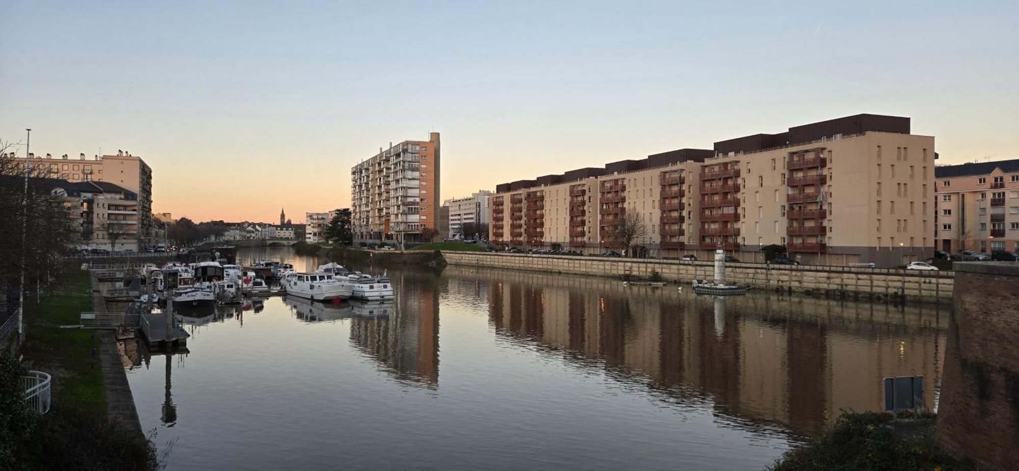 Le Balcon D'Anatole 3Etoiles Apartment Le Mans Exterior photo